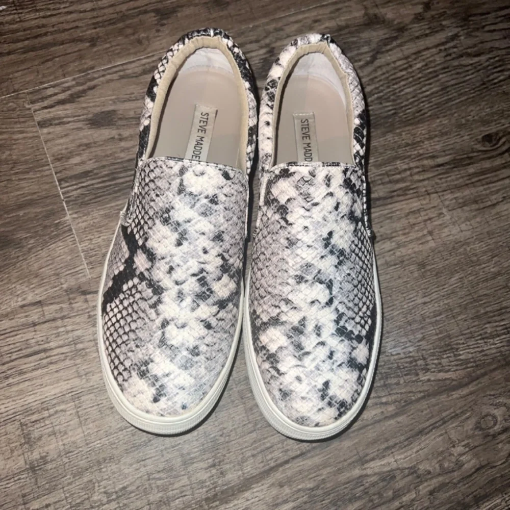 Steve Madden slip on sneakers size 8